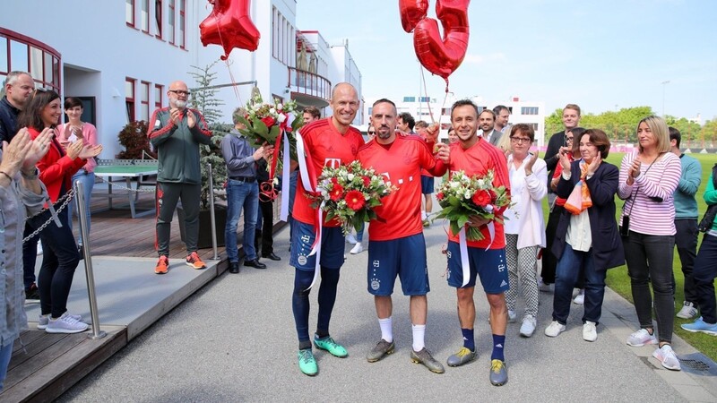 Franck Ribéry, Arjen Robben und Rafinha absolvierten am Donnerstag ihr letztes Training an der Säbener Straße - danach wurden Sie von den Mitarbeitern verabschiedet.