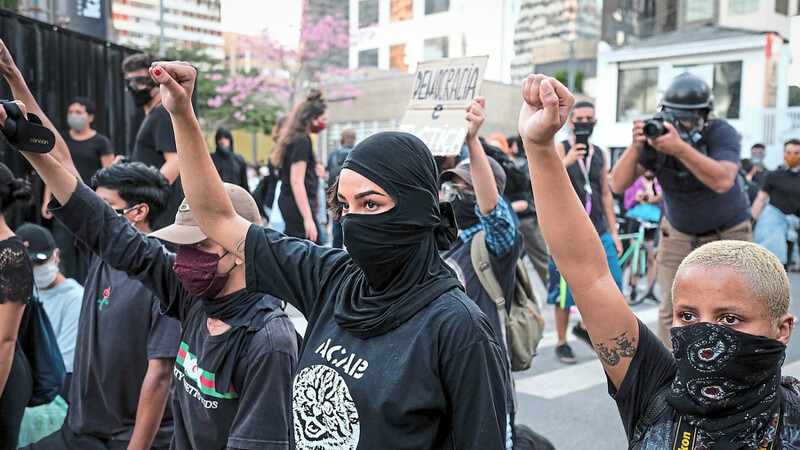 Zehntausende protestieren in Sao Paulo gegen Rassismus - und erstmals auch in großer Zahl gegen die Corona-Politik des Präsidenten Jair Bolsonaro.