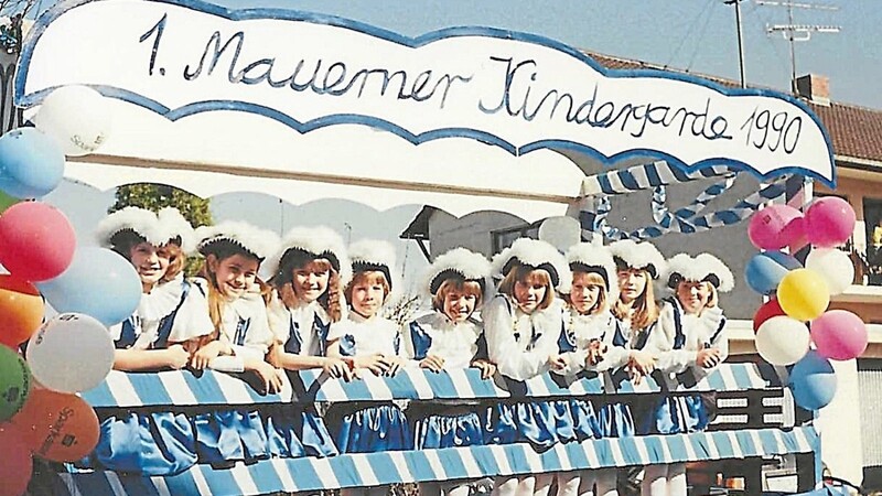 Die erste Mauerner Kindergarde gab es im Jahre 1990 mit Tanja Ederer, Michaela Stieglitz, Barbara Unger, Sabine Oberhofer, Barbara Oberhofer, Kathrin Baumeister, Marion Oberprieler, Daniela Stimmelmeier und Irene Kreitmaier.