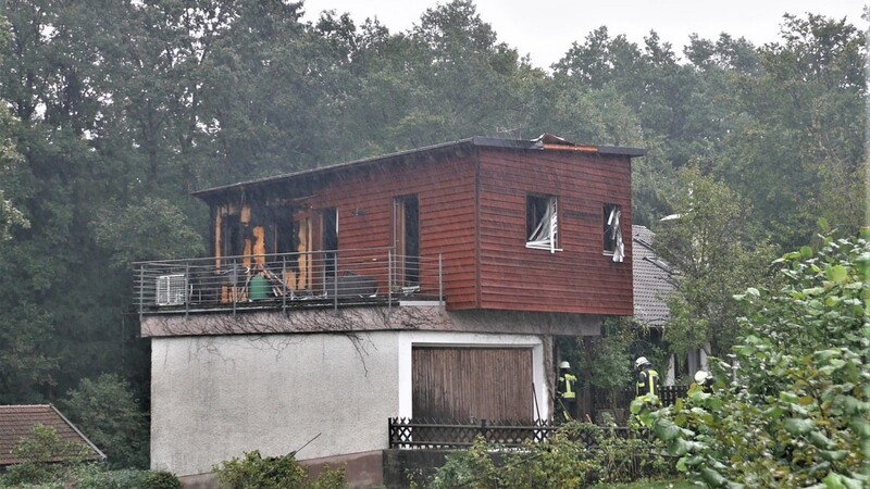 Das Ferienhaus wurde bei dem Brand erheblich beschädigt.