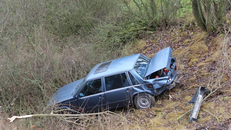 Auch der Fahrer dieses Volvo erlitt leichte Verletzungen.