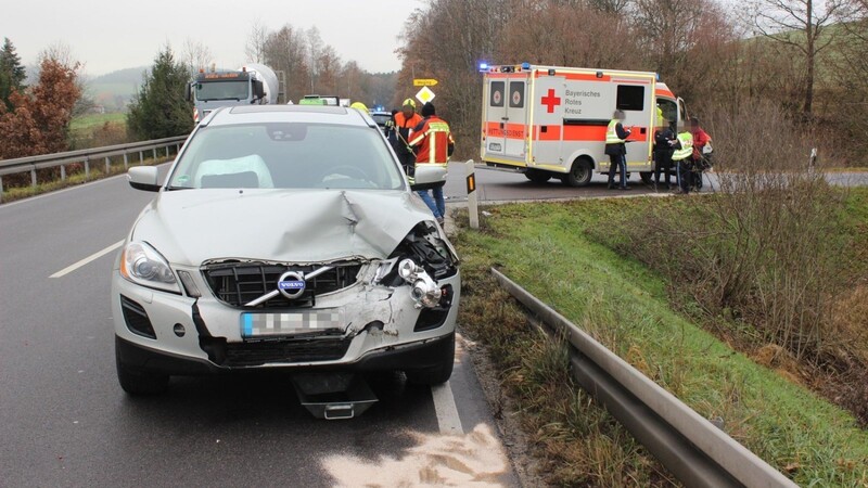 Die Fahrerin des Volvo wurde beim Unfall leicht verletzt.
