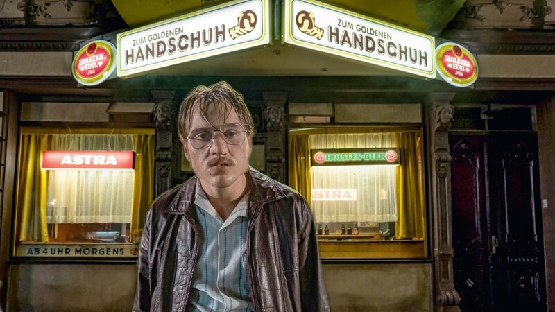 Jonas Dassler spielt den Serienmörder Fritz Honka in "Der goldene Handschuh".