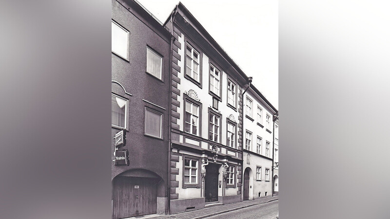 Im Haus links war früher das Gasthaus "Neubräu".