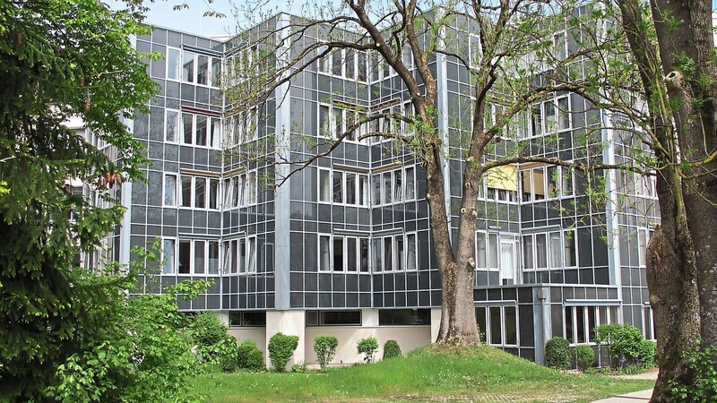 Das Dingolfinger Krankenhaus (Bild) gehört ebenso wie die Krankenhäuser in Landau und Deggendorf seit der Fusion zum Kommunalunternehmen Donau-Isar-Klinikum.