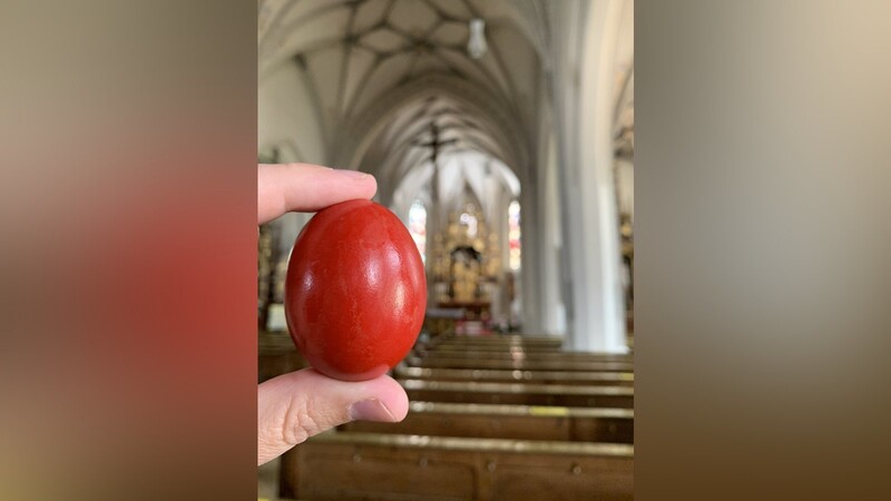Am Pfingsten gibt es in den Gottesdiensten heuer rote Eier.