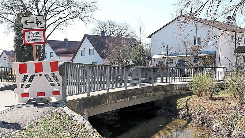 Die Brücke über den Allersdorfer Bach in der Loiblstraße hat Mängel und soll noch heuer saniert werden.