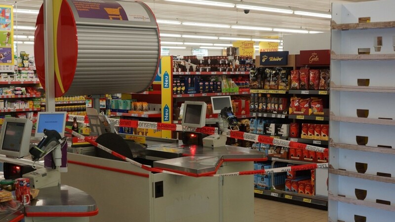 In Köfering hat ein Unbekannter am Donnerstag einen Supermarkt überfallen