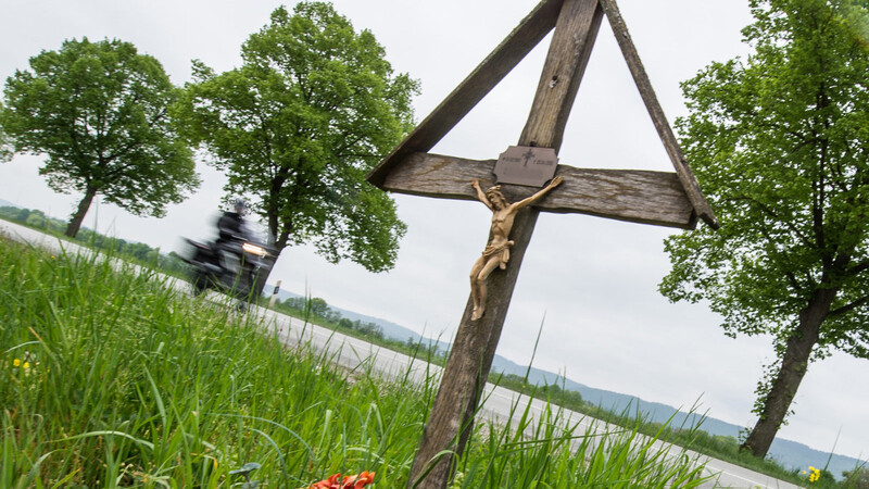 In Liebersberg (Kreis Freyung-Grafenau) ist am Samstag ein Quadfahrer bei einem tragischen Unfall ums Leben gekommen. (Symbolbild)