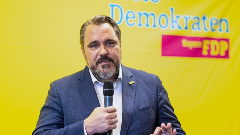 Mit der Union habe die FDP die größten Übereinstimmungen, sagt Daniel Föst. Aber mit wem man derzeit sprechen soll, sei unklar.