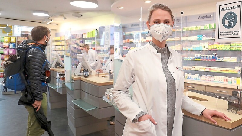 Inhaberin Lena Jarosch-Loher rechnet damit, dass die Rosen-Apotheke in der Altstadt Mitte/Ende nächster Woche mit dem Verkauf von Antigen-Selbsttests beginnen wird.