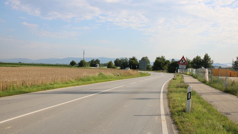 Die Querung in der Nicolausstraße soll die Radler sicher auf dem Radweg nach Stephansposching führen und umgekehrt.