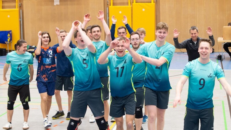 Freude bei den Viechtachern: Die TV-Volleyballer haben den Aufstieg in die Landesliga geschafft.