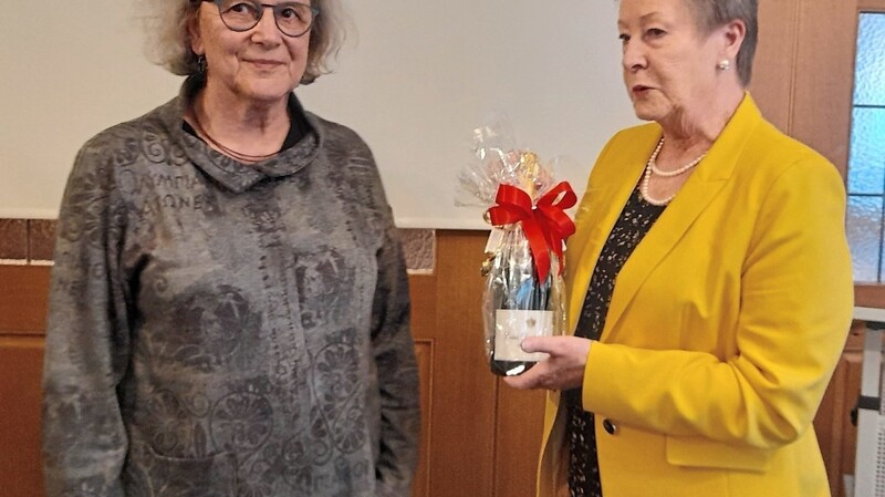 Museumsleiterin Renate Buchberger (rechts) dankte Erika Riedmeier-Fischer für ihren Vortrag.