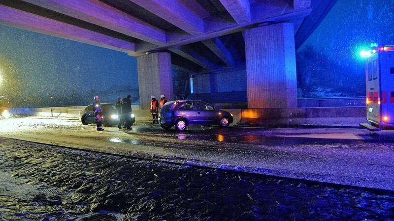 Eine 18-Jährige kam unverletzt davon, nachdem ihr Auto wegen des Schnees ins Schleudern geraten war.