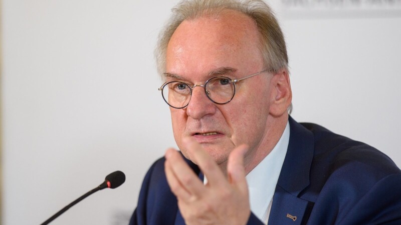 Reiner Haseloff (CDU), Ministerpräsident des Landes Sachsen-Anhalt, gibt eine Pressekonferenz nach der Koalitionssitzung. Sachsen-Anhalt blockiert die Erhöhung des Rundfunkbeitrags in Deutschland.