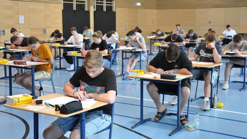 Von 8.30 bis 12.30 Uhr hatten die Zehntklässler der staatlichen Realschule gestern Zeit, ihre Abschlussarbeit im Fach Deutsch zu schreiben.