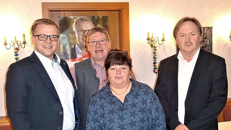 Von links: Landratskandidat Sebastian Meier, Marktgemeinderatskandidat Josef Gürster sowie die Kreistagskandidaten Ingeborg Höcherl und Franz Schambeck.