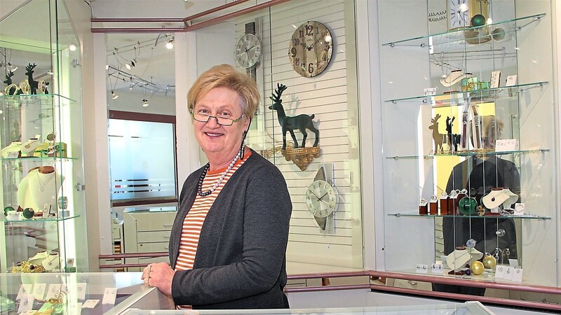 Gabriele Rauschegger macht ein florierendes Weihnachtsgeschäft im Juwelierladen Rauschegger.
