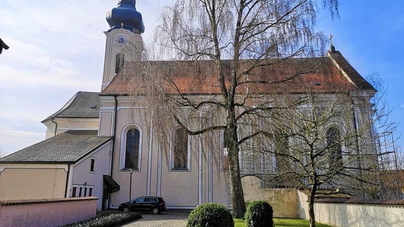 Die Außenfassade der Arnschwanger Kirche soll nach Ostern saniert werden.