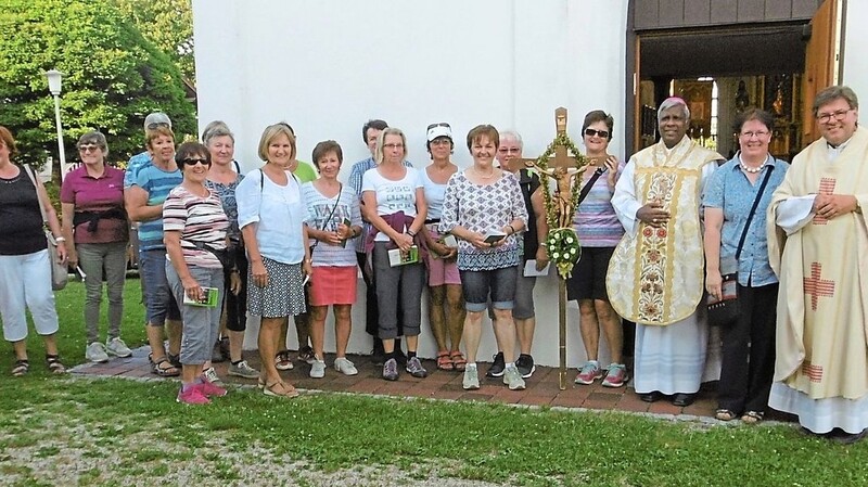 30 Pilgerinnen des Frauenbundes Pfeffenhausen machten sich auf den Weg zur Wallfahrtskirche Maria Himmelfahrt in Stollnried.