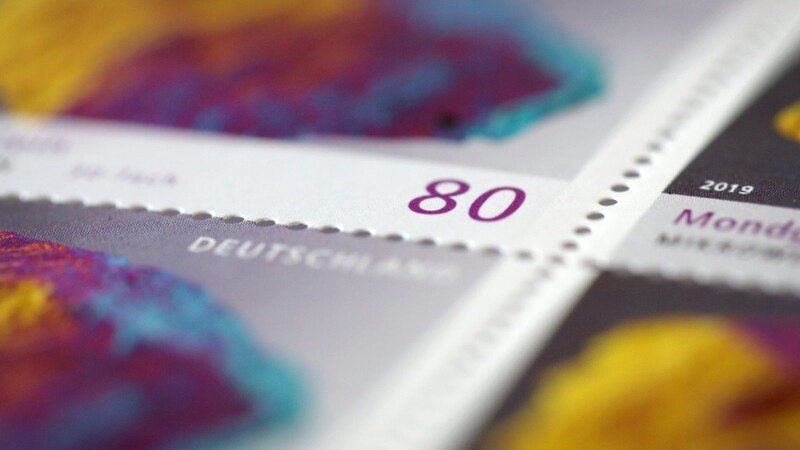 Der Bundestag soll der Deutschen Post beim Briefporto die nöchste Erhöhung ermöglichen.