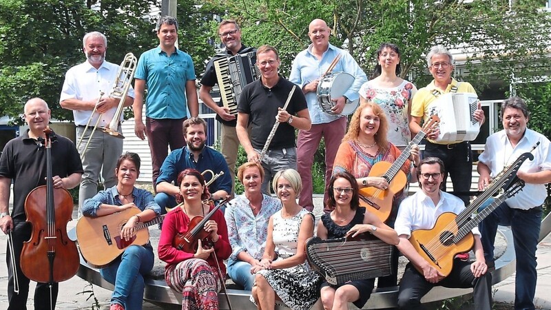 Die Lehrer der Städtischen Musikschule Dingolfing. Die Aufnahme stammt vom Sommer 2019.
