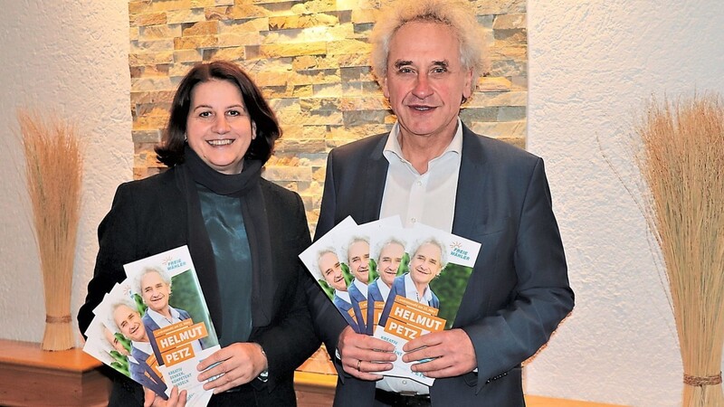 Kreisvorsitzende Maria Scharlach und Landratskandidat Helmut Petz stellten das Wahlprogramm der Freien Wähler vor.