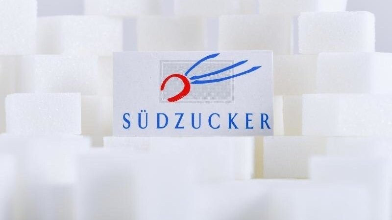 Südzucker betreibt auch in Plattling eine große Zuckerfabrik. (Symbolbild)
