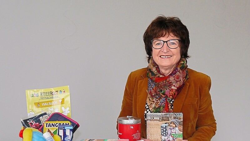 Organisatorin Mathilde Haindl empfiehlt, in die Päckchen eine Mischung aus Schulmaterial, Kleidung, Kuscheltieren, Spielzeug, Hygieneartikeln und Süßigkeiten zu legen.