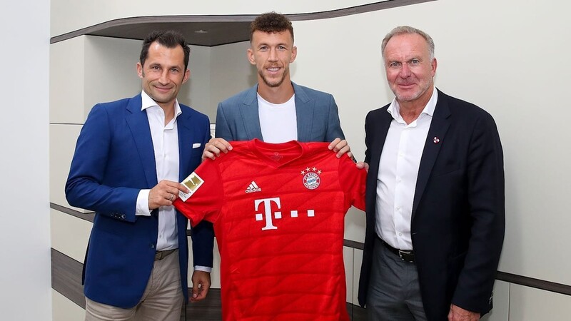 AUF LEIHBASIS in Diensten des FC Bayern München ist Ivan Perisic (M.). Sportdirektor Hasan Salihamidzic (l.) und Vorstandsvorsitzender Karl-Heinz Rummenigge freuen sich darüber.