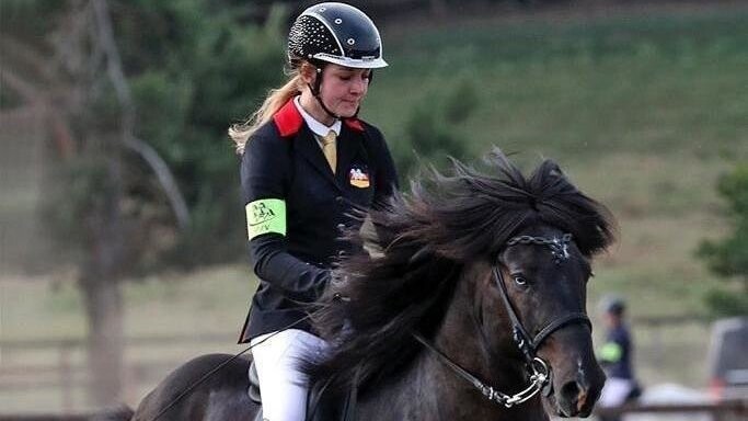 Bei der Deutschen Jugend-Islandpferde-Meisterschaft in Dahlburg holte Celina Probst mit ihren Pferden Tryggur vom Lipperthof und Mjölnir vom Lipperthof vier Pokale.