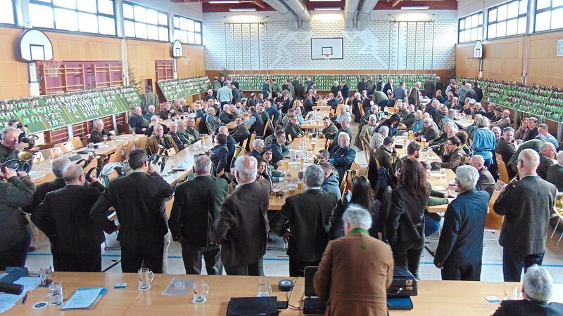 In der Otzinger Mehrzweckhalle trifft sich die Kreisgruppe Deggendorf des Bayerischen Landesjagdverbandes normalerweise zur Jahreshauptversammlung mit Hegeschau - in Zeiten von Corona ist dies nicht möglich .