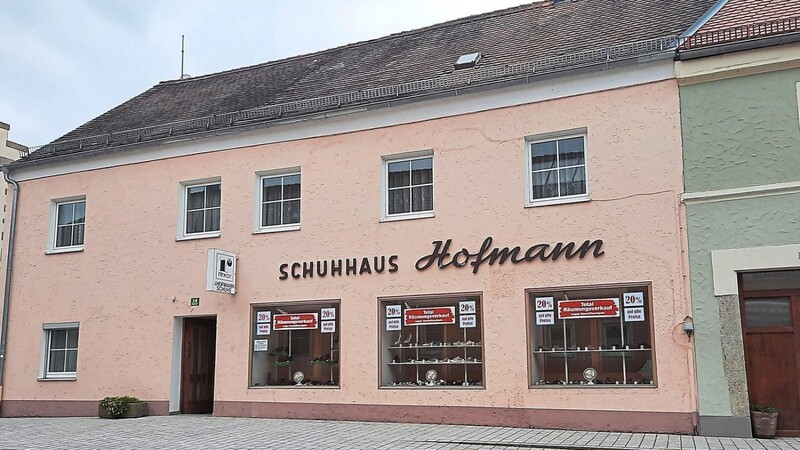 Das Schuhgeschäft Hofmann gibt es seit 151 Jahren. Ende des Monats schließt das Traditionsgeschäft für immer. Der Räumungsverkauf läuft bereits.