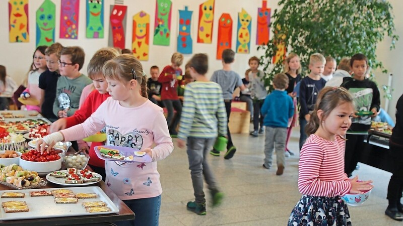 Der Elternbeirat organisiert mehrmals im Jahr ein gesundes Schulfrühstück für die Grundschüler der Grund- und Mittelschule Bodenkirchen.