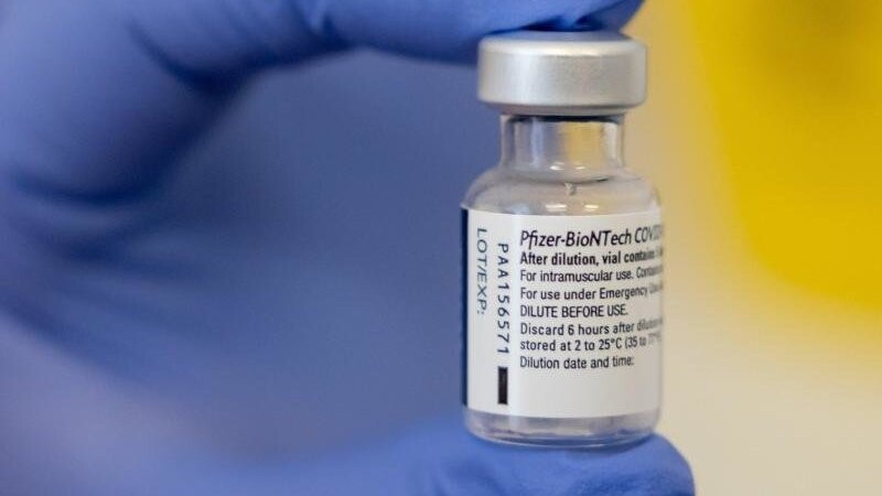 Biontech-Labordaten zufolge sind drei Impfdosen für einen ausreichenden Schutz vor der Omikron-Variante des Coronavirus notwendig.