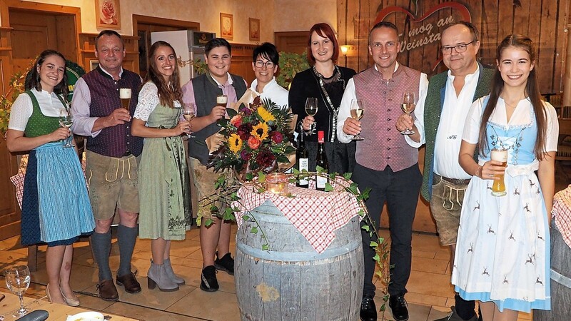 Familie Apfelbeck wird im Weinstadl wieder für besten Service und Qualität sorgen.