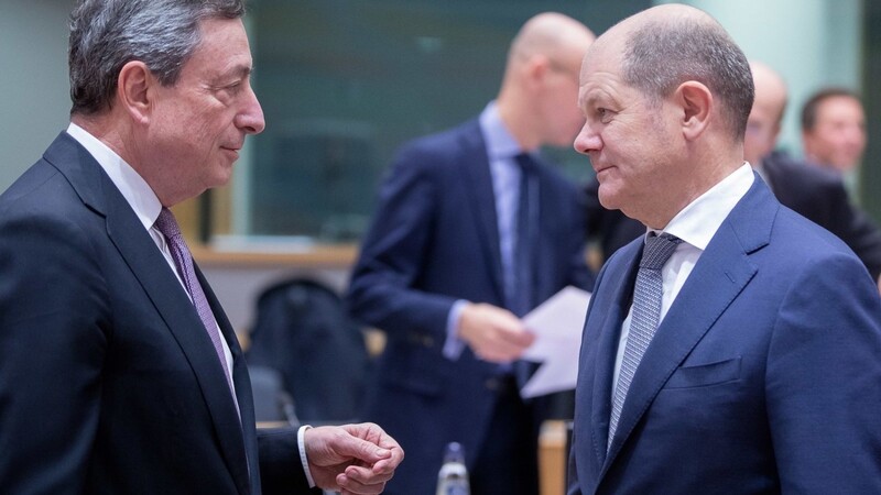 EZB-Chef Mario Draghi (l.) und Olaf Scholz wollen Europa gegen Finanzkrisen wappnen.