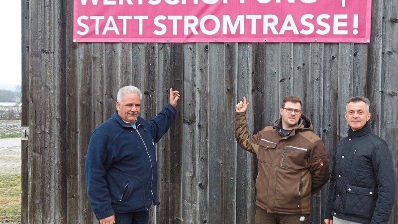 Markus Bauer, Bernhard Raith und Hans Biederer, von links, wollen ein Zeichen setzen gegen die Stromtrasse.