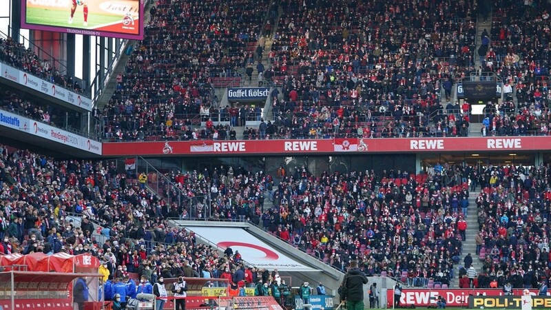 50.000 Zuschauer waren beim Derby zwischen Köln und Mönchengladbach im Stadion. "Das geht nicht", sagt Christian Lindner (FDP).