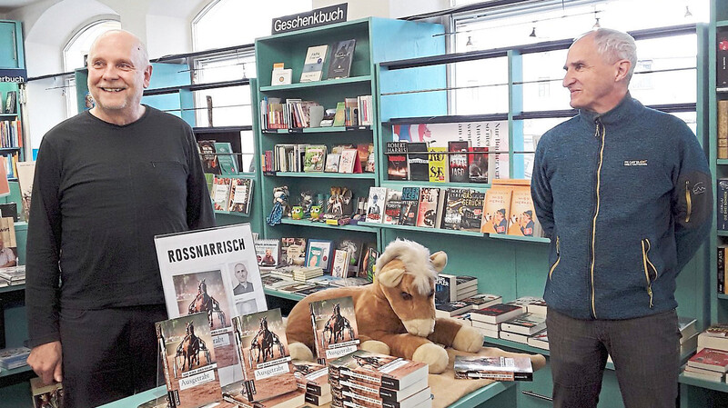 Hans Weber und Armin Ruhland bei ihrem Signier-Besuch in der Buchhandlung Koj.