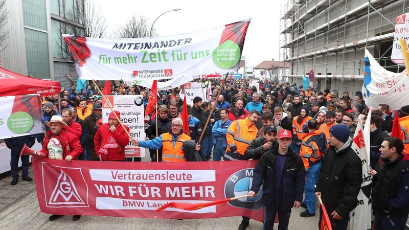Rund 6.000 Mitarbeiter der BMW Werke in Niederbayern legen laut Schätzungen der IG Metall im Lauf des Freitags die Arbeit nieder. (Symbolbild)