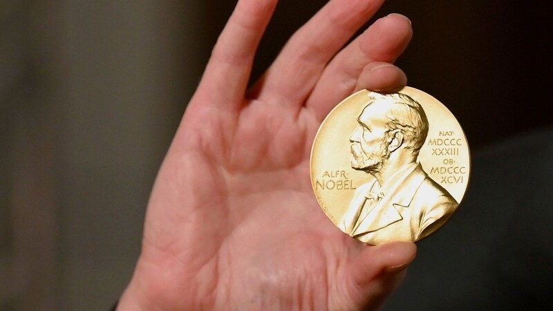 Die Königlich-Schwedische Akademie der Wissenschaften verkündet heute, wer den diesjährigen Physik-Nobelpreis erhält.
