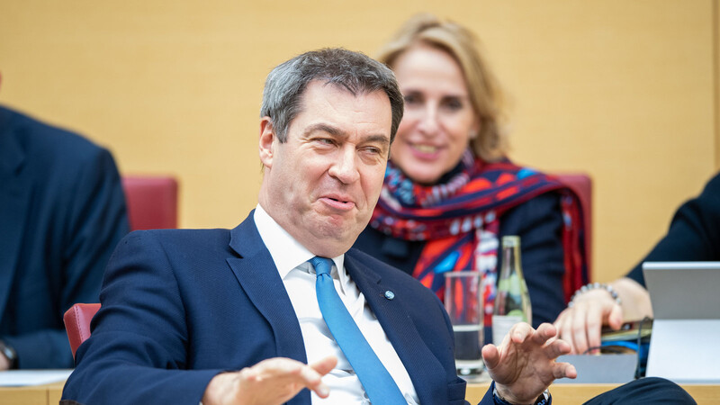 Markus Söder bildet sein Kabinett um - im Landtag geht es trotzdem vor allem um die Ereignisse in Thüringen.
