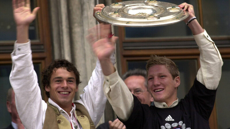 Meister mit dem FC Bayern 2003: Markus Feulner (li.) und Bastian Schweinsteiger.