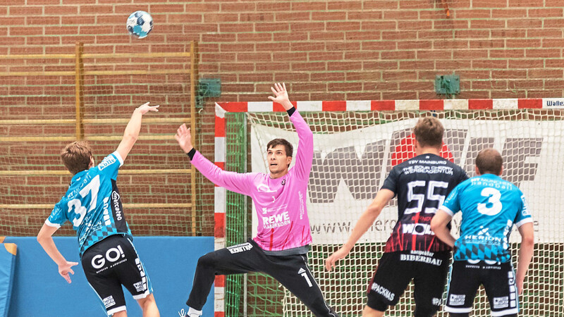 Auch der gut haltende Hannes Möser im Mainburger Tor konnte die Niederlage der TSV-Handballer in Dietmannsried nicht verhindern.