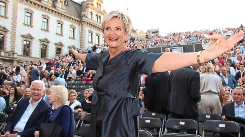 Fürstin Gloria von Thurn und Taxis eröffnet die Schlossfestspiele.