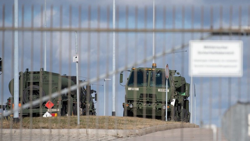 Militärfahrzeuge auf einem Bundeswehr-Gelände in Sachsen, wo bislang eine Nato-Eingreiftruppe stationiert ist.