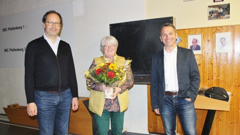 Alfons Fischer als Vorsitzender und Ursel Wysocki als Beisitzerin und Leiterin der Herzsportgruppe wurden mit Dank für ihren großen Einsatz vom Vorsitzenden Armin Bräu verabschiedet (von links).