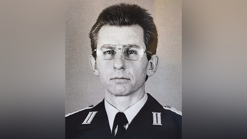 Heinz Burkhart in seiner alten Bundesgrenzschutz-Uniform.